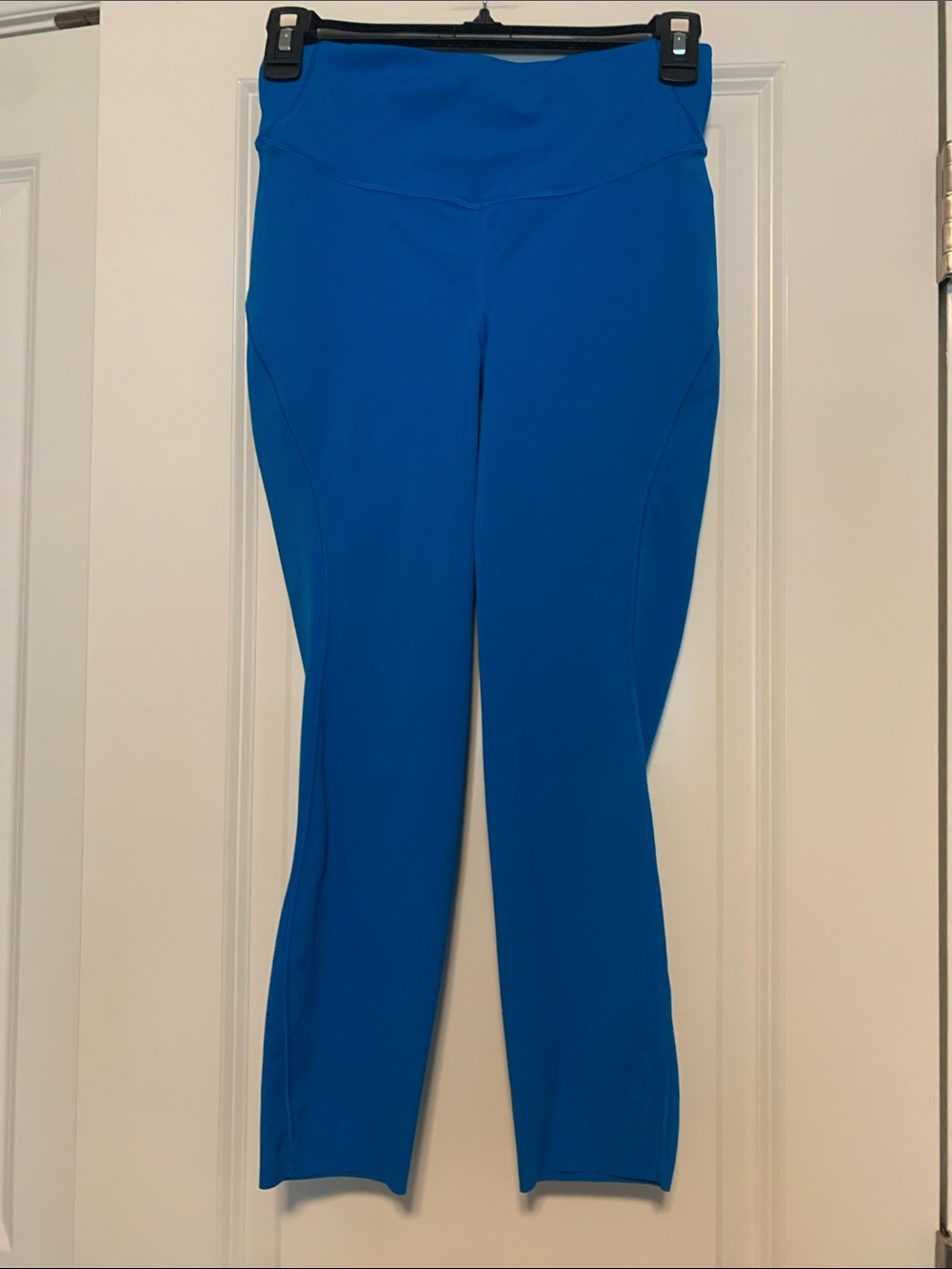 Lululemon Base Pace Crop 23in, Sz 6
Poolside Blue, Good Condition